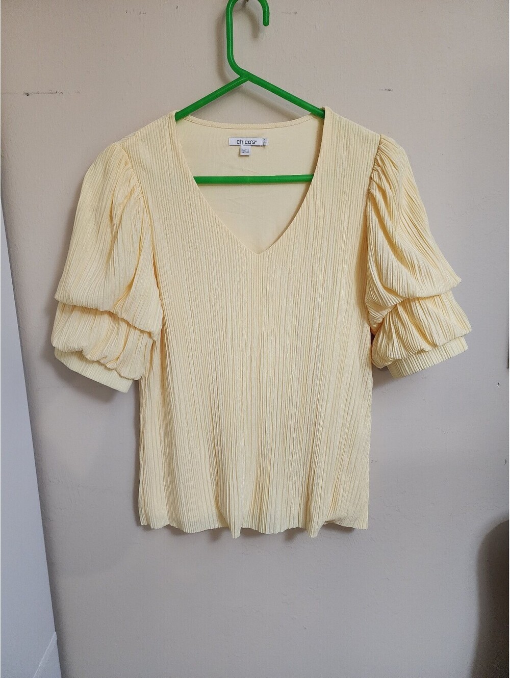 Chico's Women's Butter-yellow Textured Puff Sleeve V-Neck Top Size 0